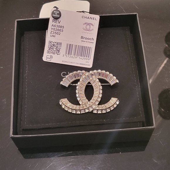 SOLD NEW AUTHENTIC Large CHANEL CC Logo Crystal Silver Classic PIN BROOCH (F21V) - Picture 11 of 12